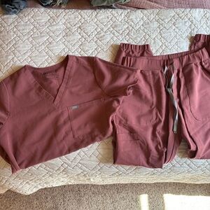 FIGS Mauve Scrub Set